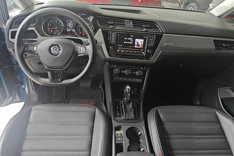 Used Volkswagen Touran 2018 Volkswagen Touran L 280TSI DSG Comfort Edition 7 Seats China V Emission Standard Center Console