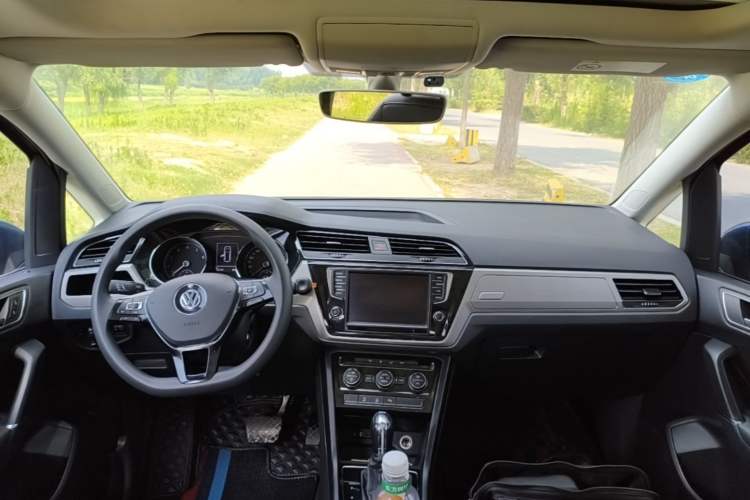 Used Volkswagen Touran 2018 Volkswagen Touran L 280TSI DSG Comfort Edition 7 Seats China V Emission Standard Center Console