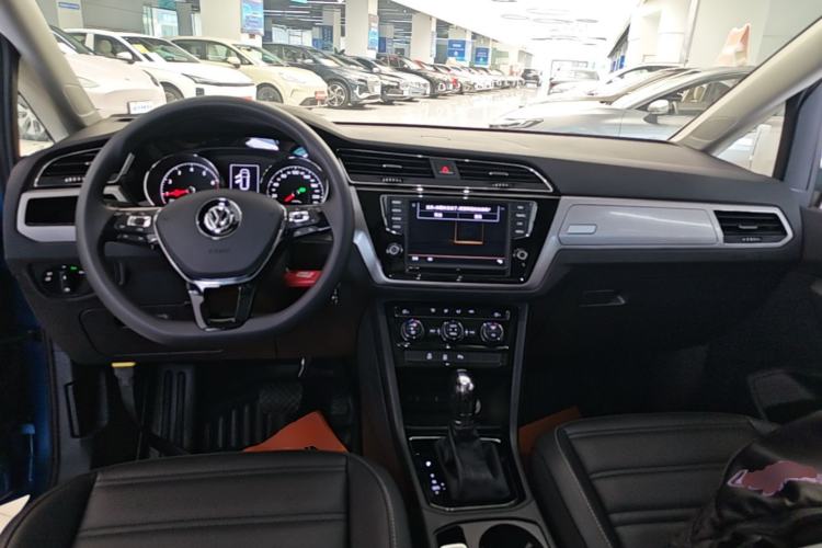 Used Volkswagen Touran 2018 Volkswagen Touran L 280TSI DSG Comfort Edition 7 Seats China V Emission Standard Center Console