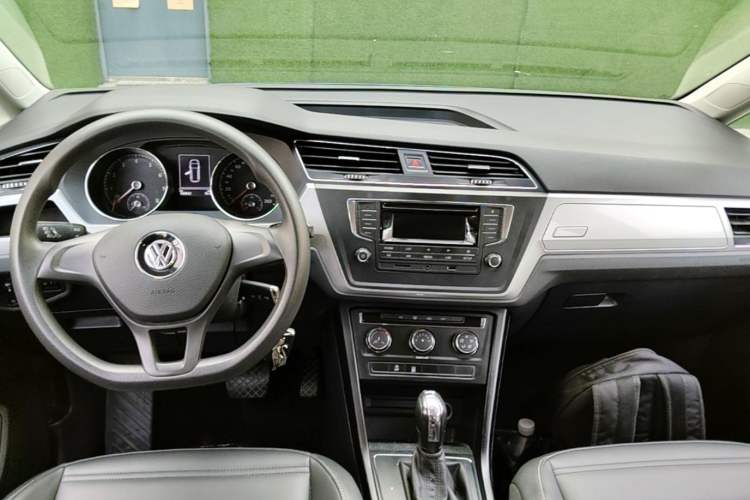Used Volkswagen Touran 2018 Volkswagen Touran L 280TSI DSG Style Edition 7 Seats China V Emission Standard Center Console