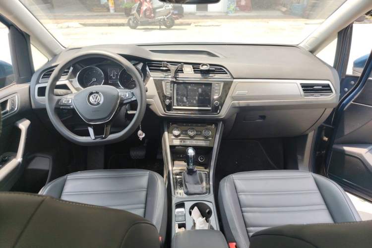 Used Volkswagen Touran 2018 Volkswagen Touran L 280TSI DSG Comfort Edition 7 Seats China V Emission Standard Center Console