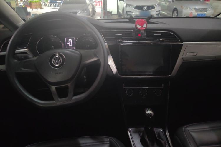 Used Volkswagen Touran 2018 Volkswagen Touran L 280TSI DSG Style Edition 7 Seats China VI Standard Center Console