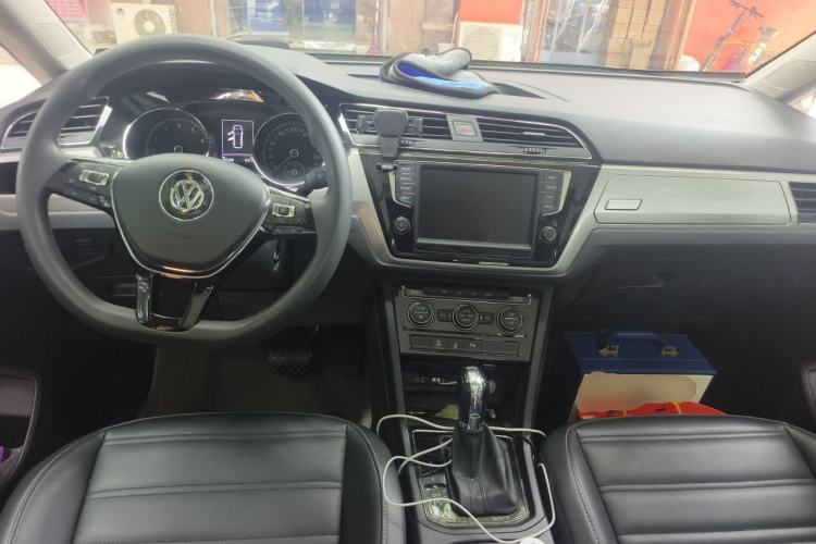 Used Volkswagen Touran 2018 Volkswagen Touran L 280TSI DSG Comfort Edition 7 Seats China V Emission Standard Center Console