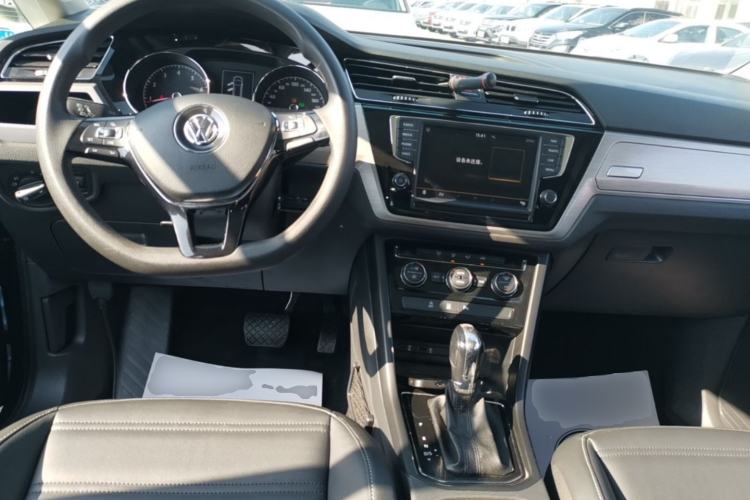 Used Volkswagen Touran 2018 Volkswagen Touran L 280TSI DSG Comfort Edition 7 Seats China V Emission Standard Center Console
