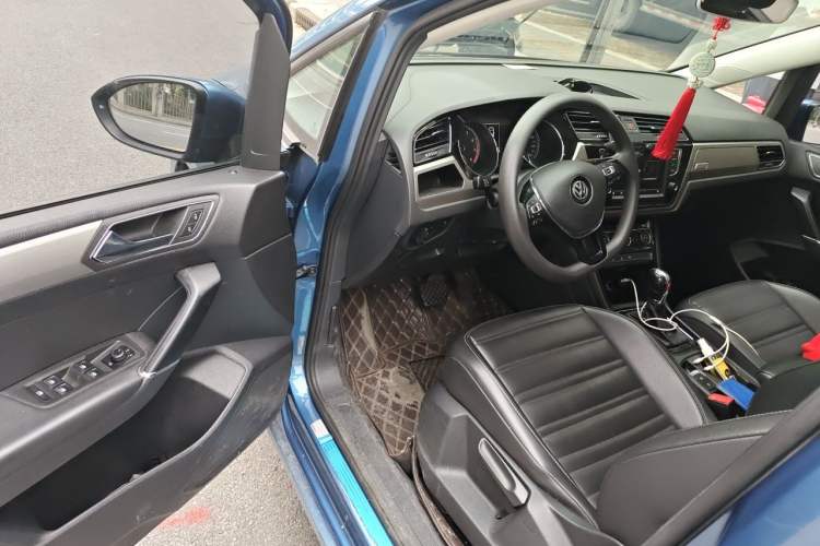 Used Volkswagen Touran 2018 Volkswagen Touran L 280TSI DSG Comfort Edition 7 Seats China VI Standard Driver Seat
