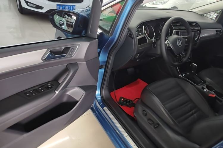 Used Volkswagen Touran 2018 Volkswagen Touran L 330TSI DSG Luxury Edition Driver Seat