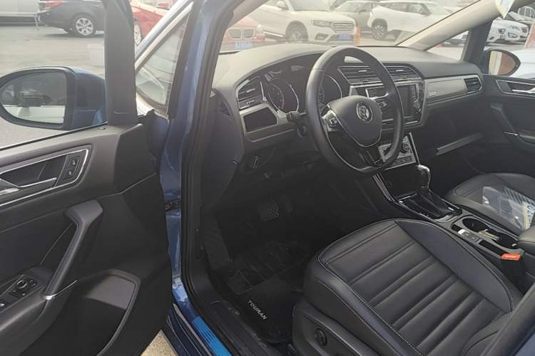 Used Volkswagen Touran 2018 Volkswagen Touran L 280TSI DSG Luxury Edition 7 Seats Driver Seat