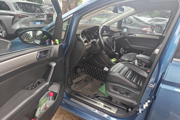 Used Volkswagen Touran 2018 Volkswagen Touran L 280TSI DSG Luxury Edition 6-seater Driver Seat