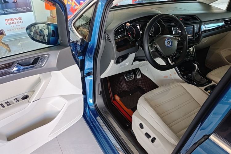 Used Volkswagen Touran 2018 Volkswagen Touran L 280TSI DSG Luxury Edition 6-seater Driver Seat