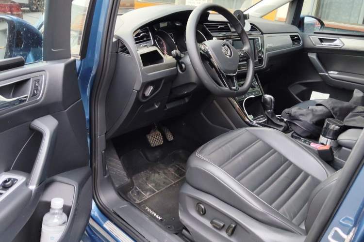 Used Volkswagen Touran 2018 Volkswagen Touran L 280TSI DSG Luxury Edition 7 Seats Driver Seat