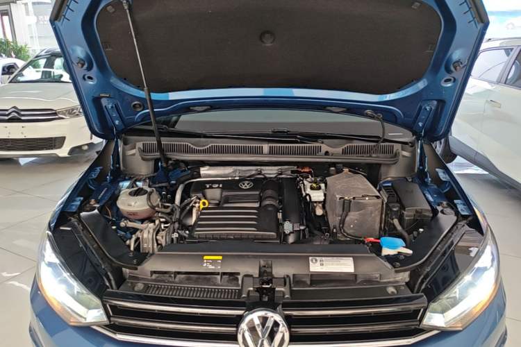 Used Volkswagen Touran 2018 Volkswagen Touran L 280TSI DSG Comfort Edition 7 Seats China V Emission Standard Engine Bay
