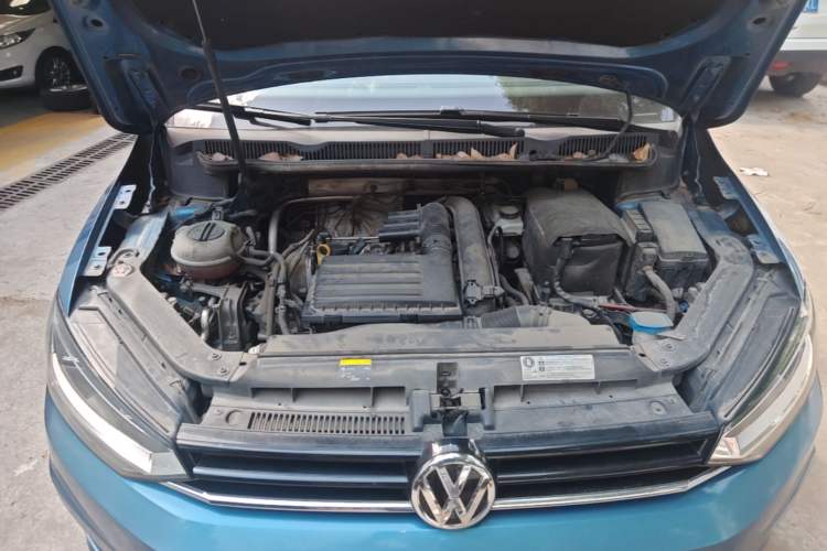 Used Volkswagen Touran 2018 Volkswagen Touran L 280TSI DSG Comfort Edition 7 Seats China V Emission Standard Engine Bay