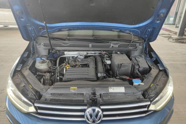 Used Volkswagen Touran 2018 Volkswagen Touran L 280TSI DSG Luxury Edition 7 Seats Engine Bay