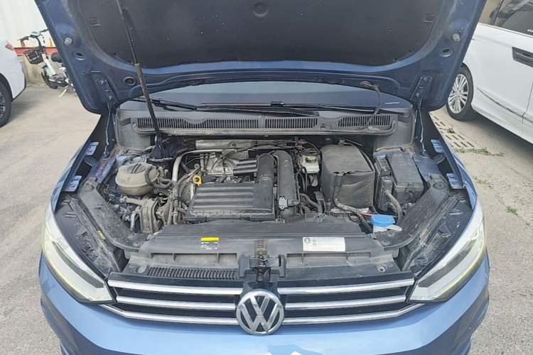 Used Volkswagen Touran 2018 Volkswagen Touran L 280TSI DSG Luxury Edition 7 Seats Engine Bay