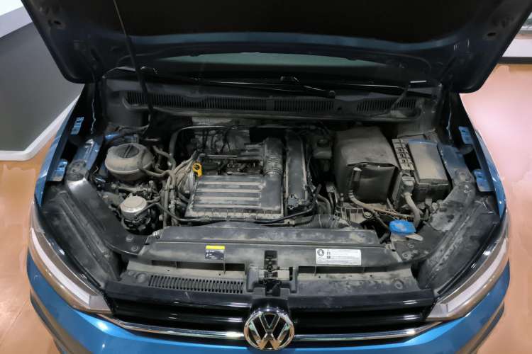 Used Volkswagen Touran 2018 Volkswagen Touran L 280TSI DSG Comfort Edition 7 Seats China VI Standard Engine Bay