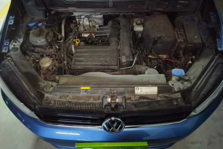 Used Volkswagen Touran 2018 Volkswagen Touran L 280TSI DSG Comfort Edition 7 Seats China VI Standard Engine Bay