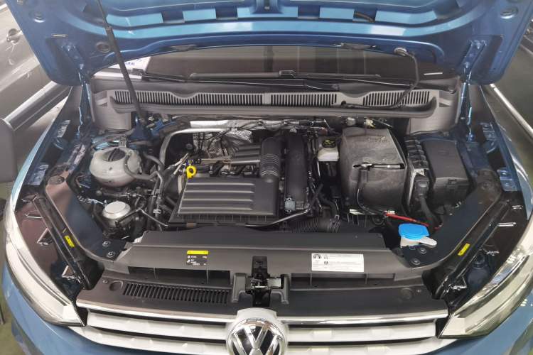 Used Volkswagen Touran 2018 Volkswagen Touran L 280TSI DSG Boundary Edition 7 Seats China VI Standard Engine Bay