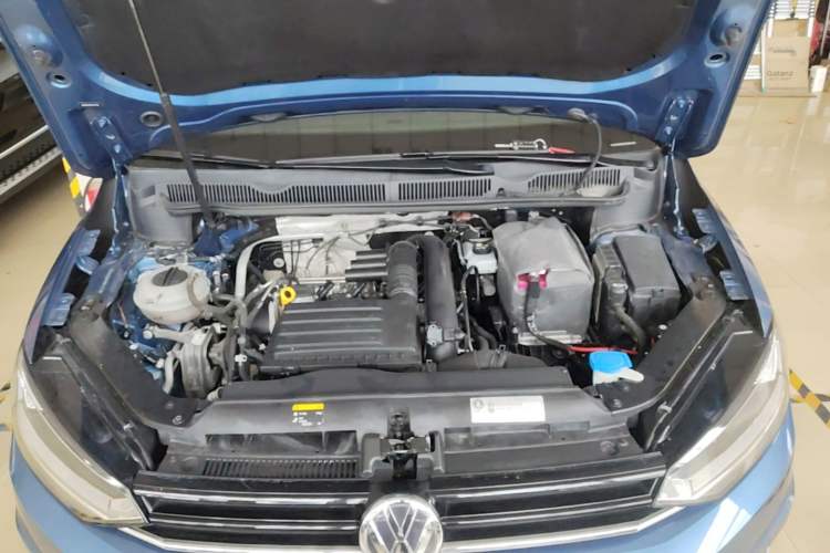 Used Volkswagen Touran 2018 Volkswagen Touran L 280TSI DSG Comfort Edition 7 Seats China V Emission Standard Engine Bay