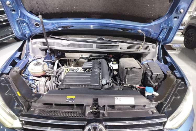 Used Volkswagen Touran 2018 Volkswagen Touran L 280TSI DSG Luxury Edition 7 Seats Engine Bay