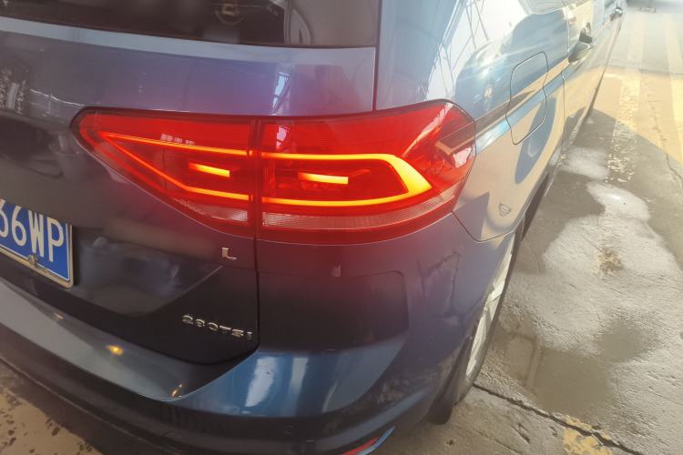 Used Volkswagen Touran 2018 Volkswagen Touran L 280TSI DSG Comfort Edition 7 Seats China VI Standard Exterior 1