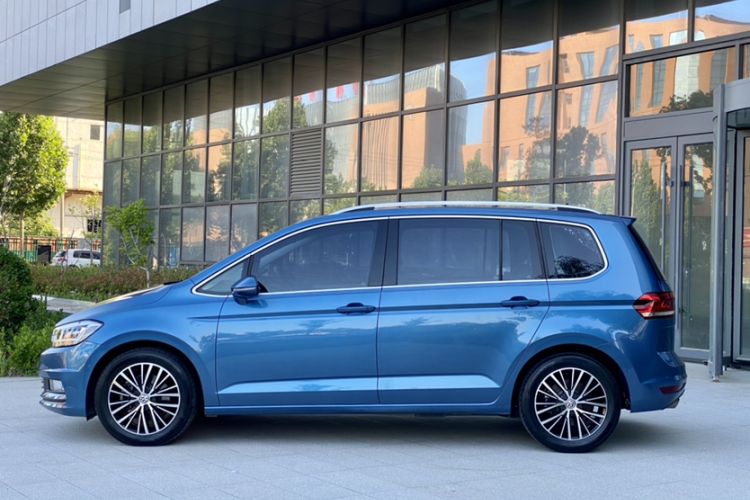Used Volkswagen Touran 2018 Volkswagen Touran L 330TSI DSG Luxury Edition Exterior 1