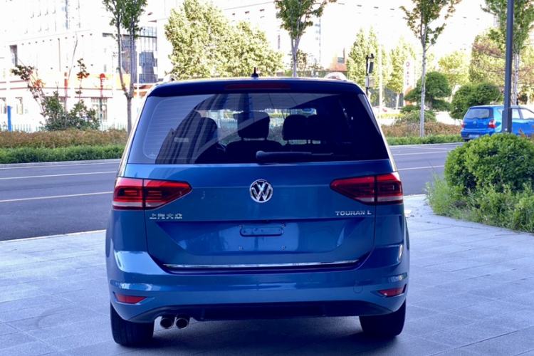 Used Volkswagen Touran 2018 Volkswagen Touran L 330TSI DSG Luxury Edition Exterior 2