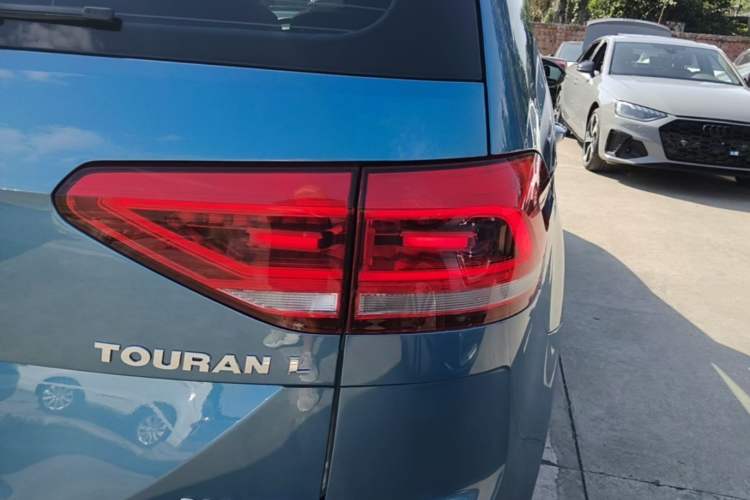 Used Volkswagen Touran 2018 Volkswagen Touran L 280TSI DSG Comfort Edition 7 Seats China V Emission Standard Exterior 3