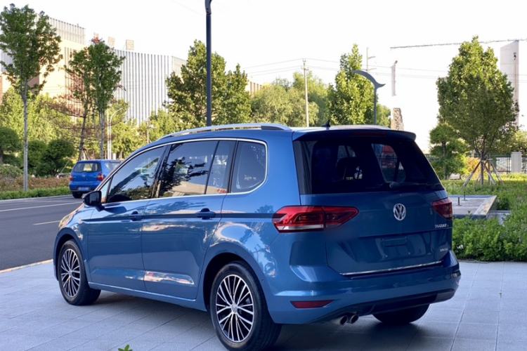Used Volkswagen Touran 2018 Volkswagen Touran L 330TSI DSG Luxury Edition Exterior 3
