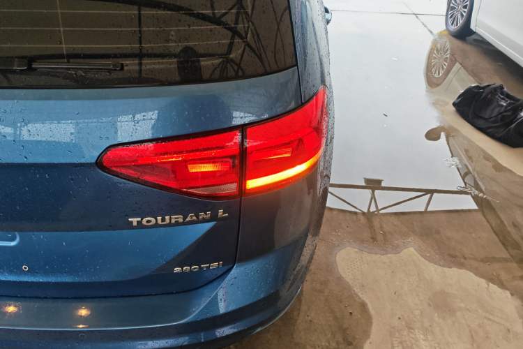Used Volkswagen Touran 2018 Volkswagen Touran L 280TSI DSG Style Edition 7 Seats China VI Standard Exterior 3