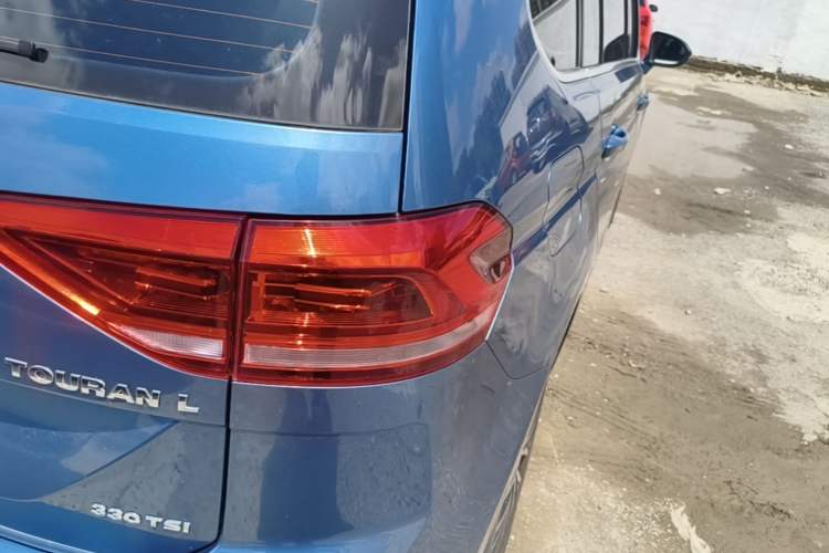 Used Volkswagen Touran 2018 Volkswagen Touran L 330TSI DSG Luxury Edition Exterior 3