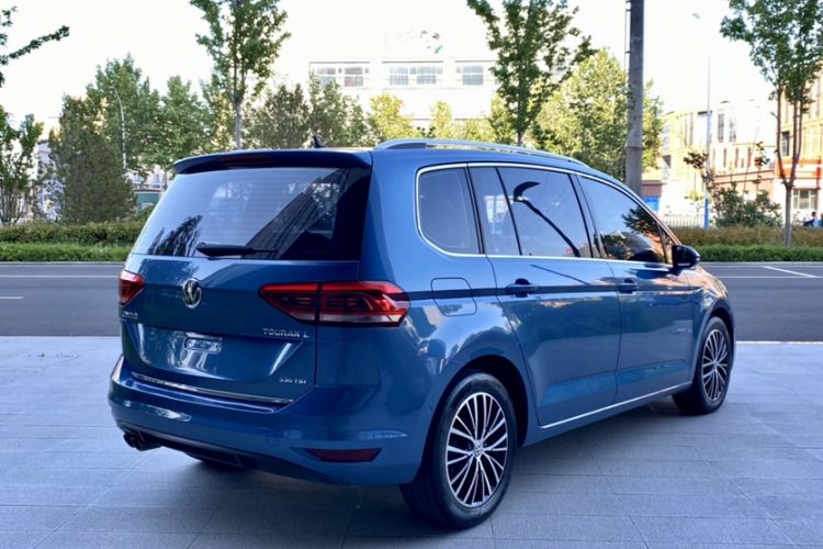 Used Volkswagen Touran 2018 Volkswagen Touran L 330TSI DSG Luxury Edition Exterior 4