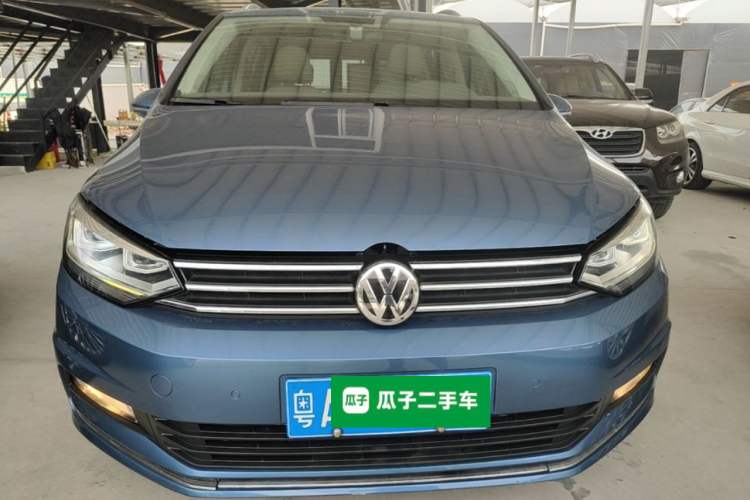 Used Volkswagen Touran 2018 Volkswagen Touran L 280TSI DSG Luxury Edition 6-seater Front