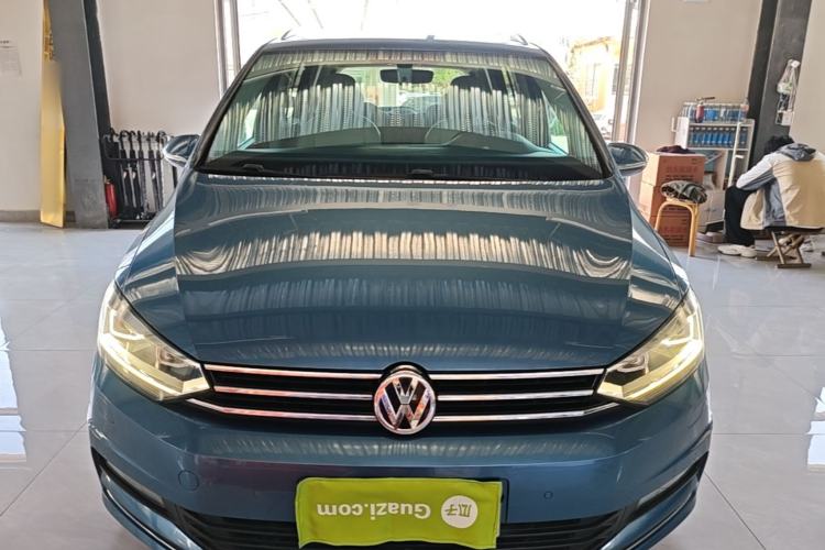 Used Volkswagen Touran 2018 Volkswagen Touran L 280TSI DSG Luxury Edition 6-seater Front