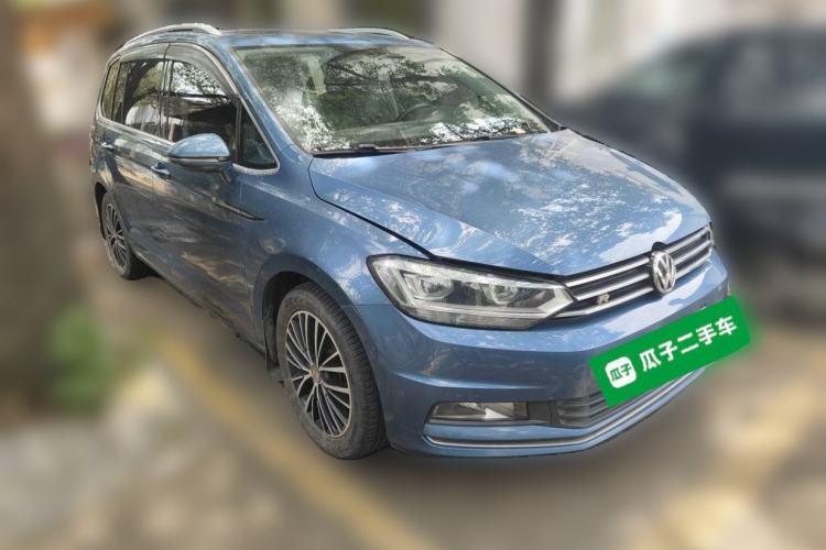 Used Volkswagen Touran 2018 Volkswagen Touran L 330TSI DSG Luxury Edition Front Right 45 Deg