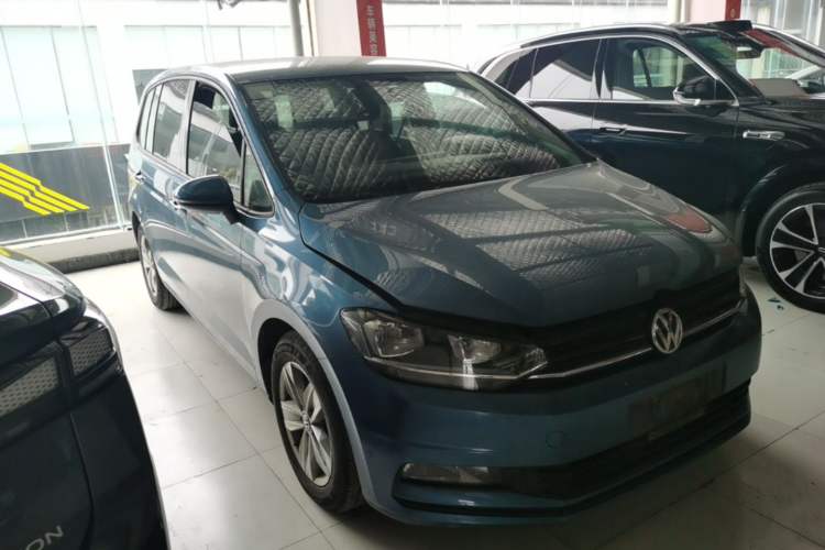 Used Volkswagen Touran 2018 Volkswagen Touran L 280TSI DSG Style Edition 7 Seats China VI Standard Front Right 45 Deg