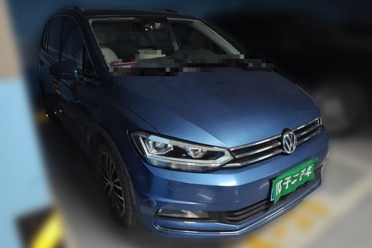 Used Volkswagen Touran 2018 Volkswagen Touran L 280TSI DSG Luxury Edition 6-seater Front Right 45 Deg