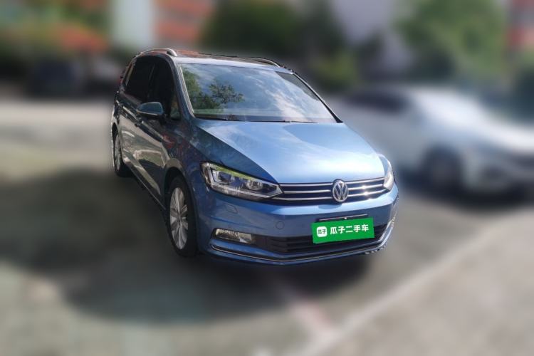 Used Volkswagen Touran 2018 Volkswagen Touran L 280TSI DSG Comfort Edition 7-seater Front Right 45 Deg