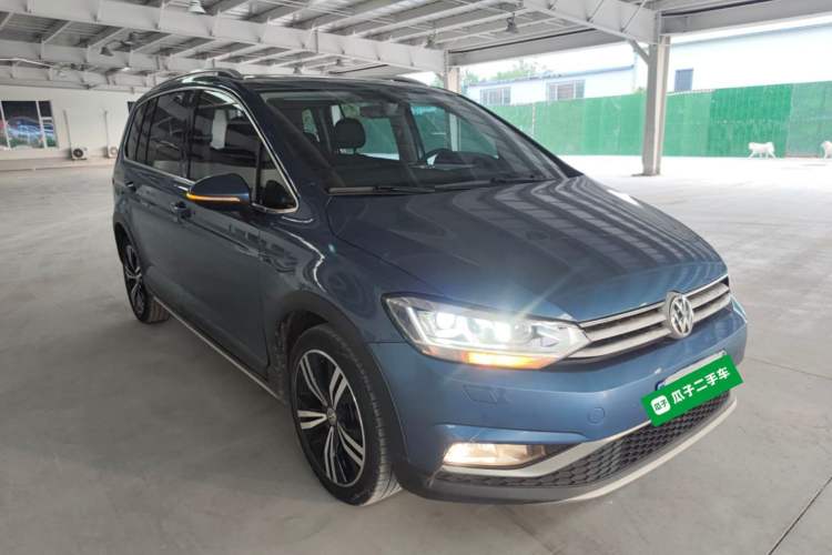 Used Volkswagen Touran 2018 Volkswagen Touran L 280TSI DSG Boundary Edition 7 Seats China VI Standard Front Right 45 Deg