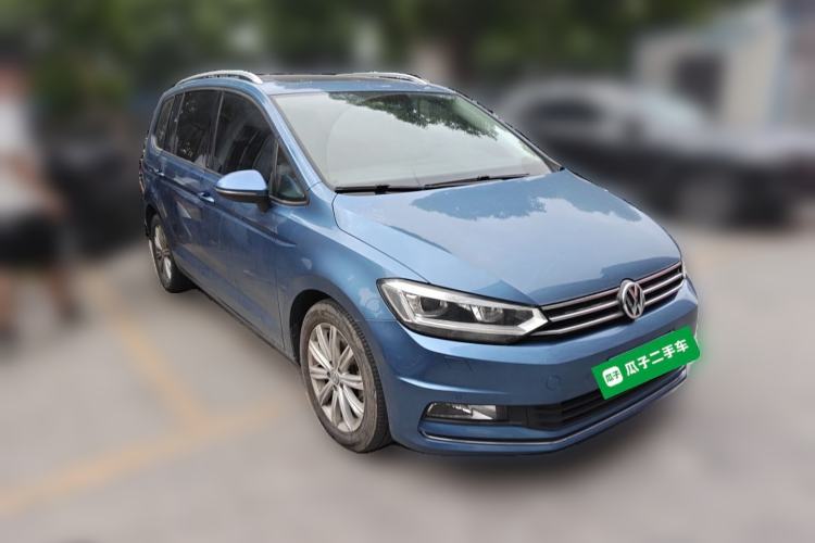 Used Volkswagen Touran 2018 Volkswagen Touran L 280TSI DSG Comfort Edition 7-seater Front Right 45 Deg