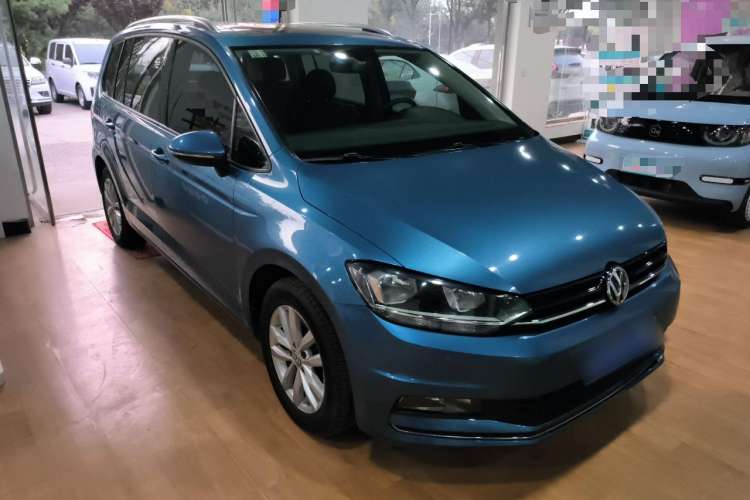 Used Volkswagen Touran 2018 Volkswagen Touran L 280TSI DSG Comfort Edition 7 Seats China VI Standard Front Right 45 Deg