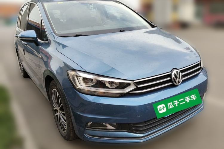 Used Volkswagen Touran 2018 Volkswagen Touran L 280TSI DSG Luxury Edition 7 Seats Front Right 45 Deg