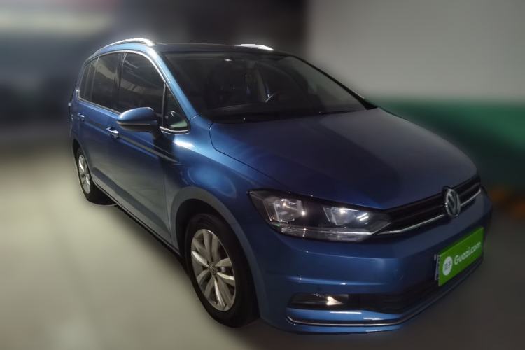 Used Volkswagen Touran 2018 Volkswagen Touran L 280TSI DSG Comfort Edition 7 Seats China VI Standard Front Right 45 Deg