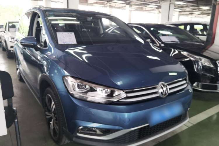 Used Volkswagen Touran 2018 Volkswagen Touran L 280TSI DSG Boundary Edition 7 Seats China VI Standard Front Right 45 Deg