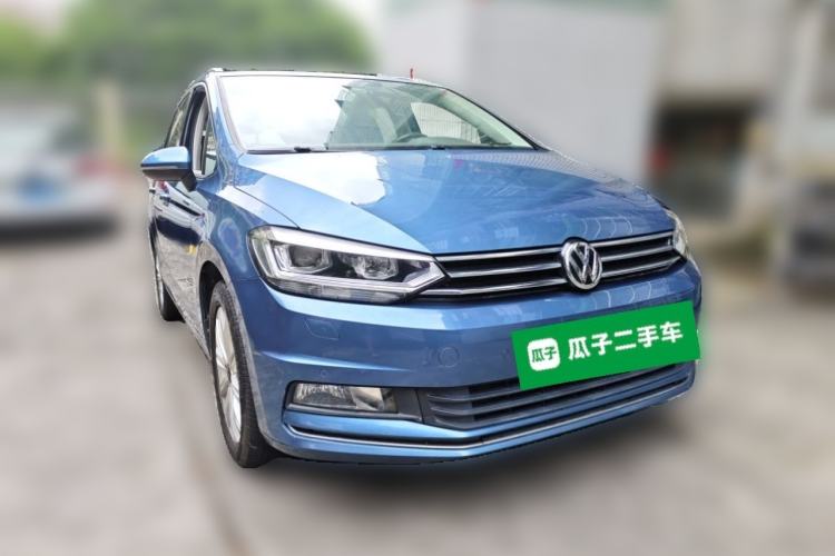 Used Volkswagen Touran 2018 Volkswagen Touran L 280TSI DSG Comfort Edition 7-seater Front Right 45 Deg