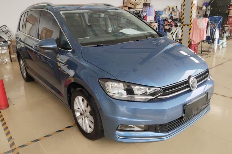 Used Volkswagen Touran 2018 Volkswagen Touran L 280TSI DSG Comfort Edition 7 Seats China V Emission Standard Front Right 45 Deg