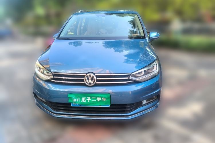 Used Volkswagen Touran 2018 Volkswagen Touran L 280TSI DSG Luxury Edition 6-seater Front