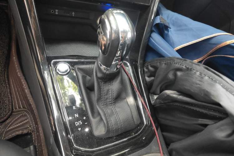 Used Volkswagen Touran 2018 Volkswagen Touran L 330TSI DSG Luxury Edition Gear Lever