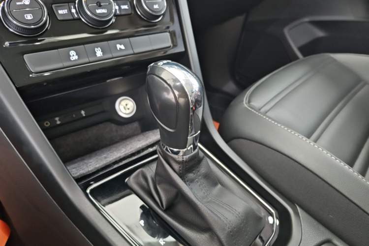 Used Volkswagen Touran 2018 Volkswagen Touran L 280TSI DSG Comfort Edition 7 Seats China V Emission Standard Gear Lever