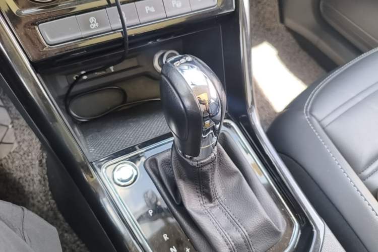 Used Volkswagen Touran 2018 Volkswagen Touran L 330TSI DSG Luxury Edition Gear Lever