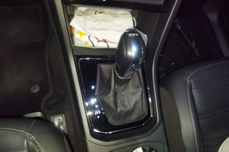 Used Volkswagen Touran 2018 Volkswagen Touran L 280TSI DSG Comfort Edition 7 Seats China VI Standard Gear Lever